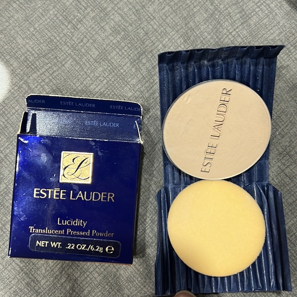 Estée Lauder Lucidity Translucent Pressed Powder - 06 Transparent - Picture 2 of 2